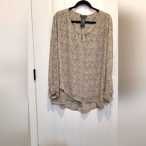 Chelsea & Theodore Tan and Black Long Sleeve Relaxed Blouse